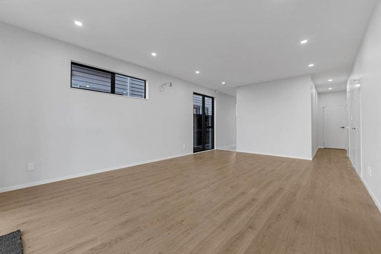 Photo of property in 14 Yellow Pear Lane, Karaka, 2578