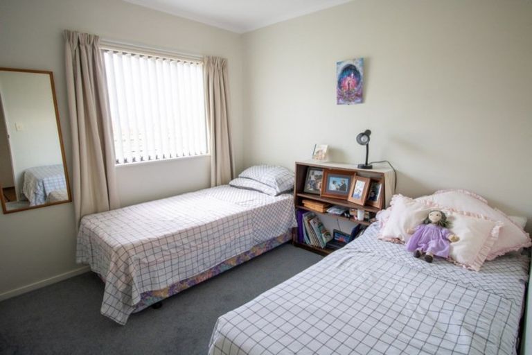 Photo of property in 21 Hennessy Street East, Foxton Beach, Foxton, 4815