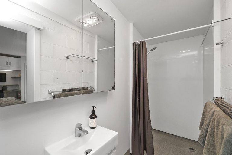 Photo of property in 22 Sackville Street, Fitzroy, New Plymouth, 4312