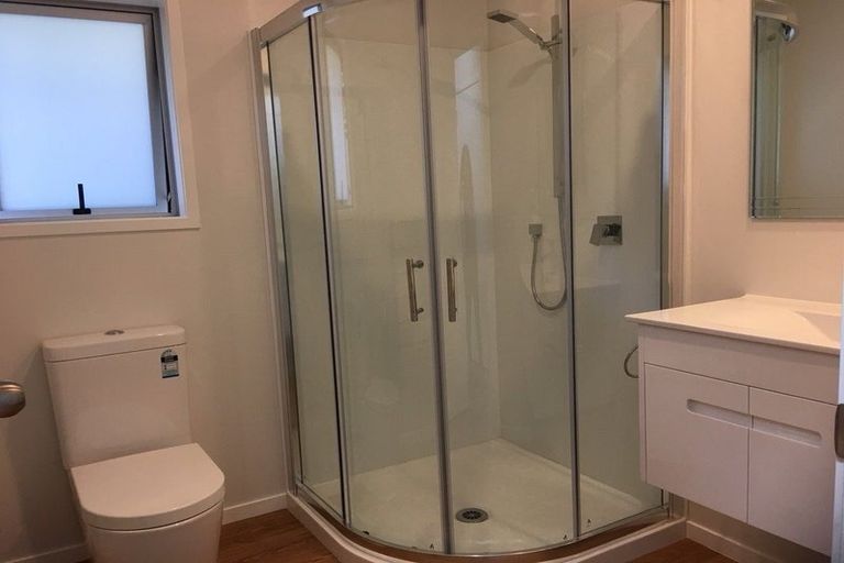 Photo of property in 15 Unsworth Drive, Unsworth Heights, Auckland, 0632