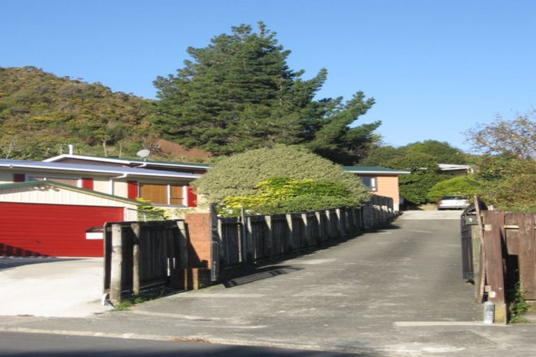 Photo of property in 10 Takanini Grove, Stokes Valley, Lower Hutt, 5019