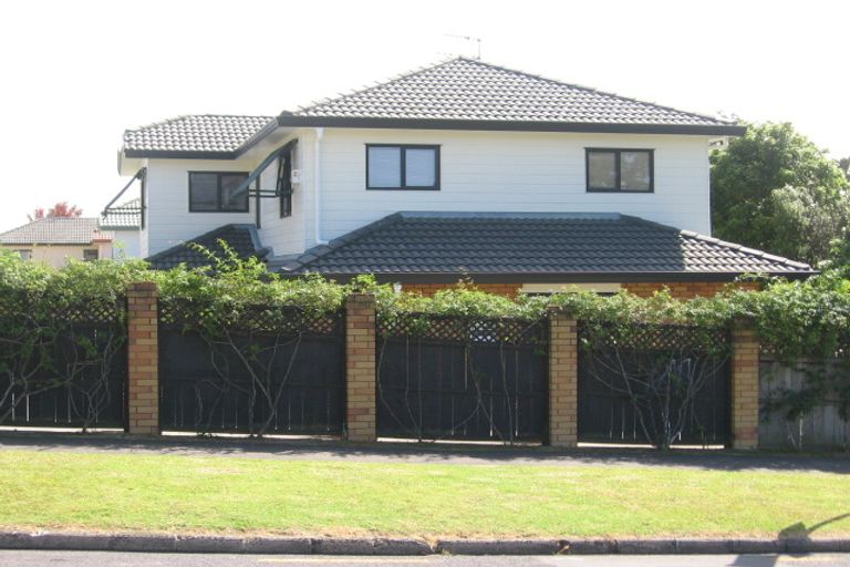 Photo of property in 16 Links Road, New Lynn, Auckland, 0600