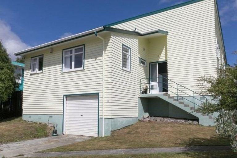 Photo of property in 53 Beaumaris Crescent, Ascot Park, Porirua, 5024