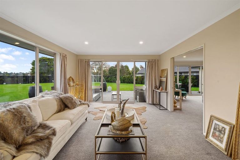 Photo of property in 12 Queenswood Gardens, Mairehau, Christchurch, 8052