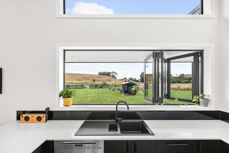 Photo of property in 34 Pourerere Road, Waipawa, 4271