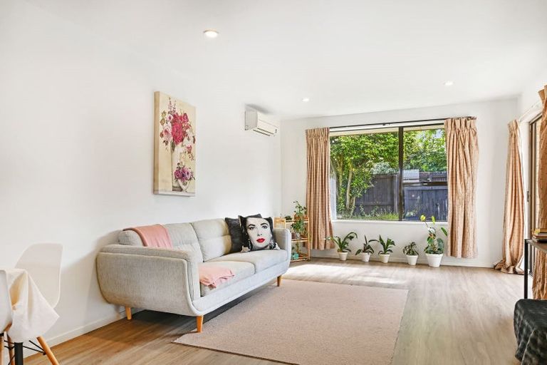 Photo of property in 2/99 Denise Crescent, Hornby, Christchurch, 8042