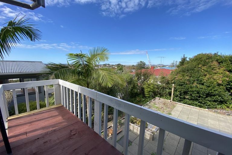Photo of property in 54 Potter Avenue, Northcote, Auckland, 0627