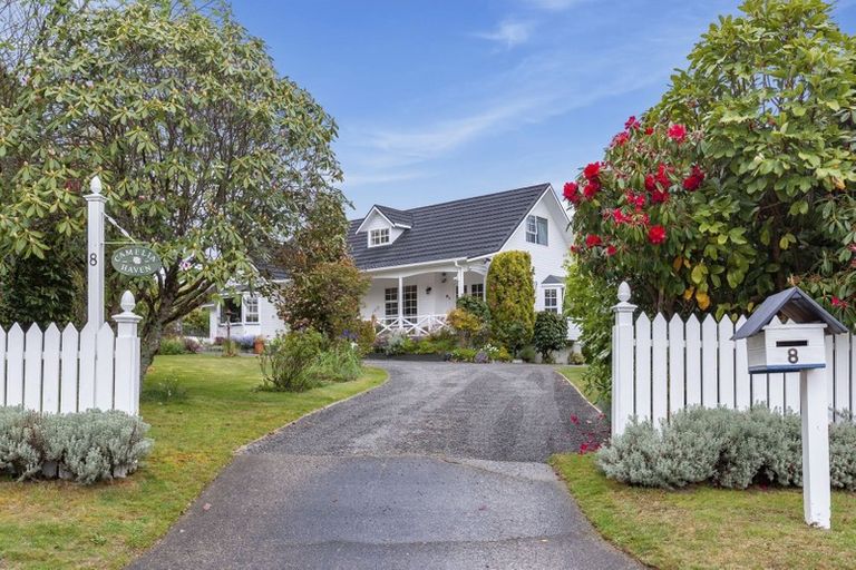Photo of property in 8 Gradwell Place, Two Mile Bay, Taupo, 3330
