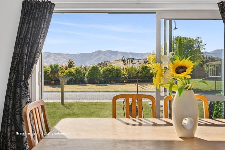 Photo of property in 2 Criffel Place, Luggate, Wanaka, 9383