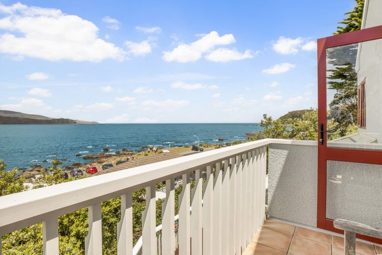 Photo of property in 61 Breaker Bay Road, Breaker Bay, Wellington, 6022