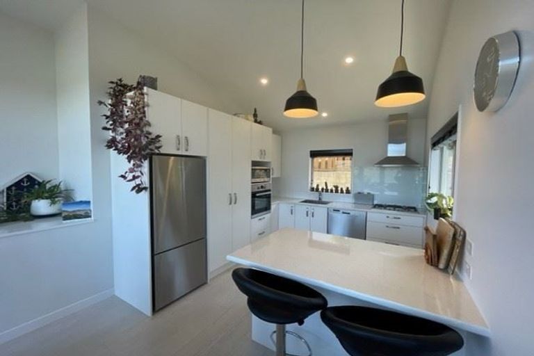 Photo of property in 4f Harmans Road, Lyttelton, 8082