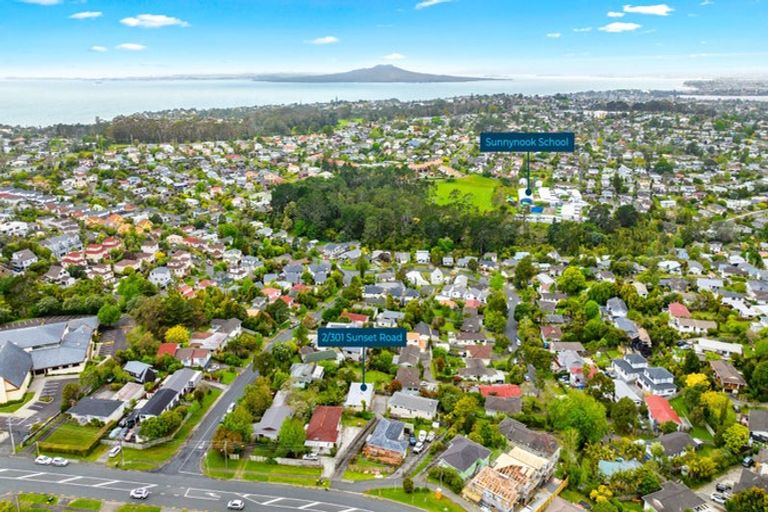 Photo of property in 2/301 Sunset Road, Sunnynook, Auckland, 0632