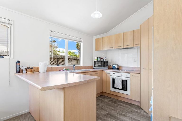 Photo of property in 2/372 Whangaparaoa Road, Stanmore Bay, Whangaparaoa, 0932