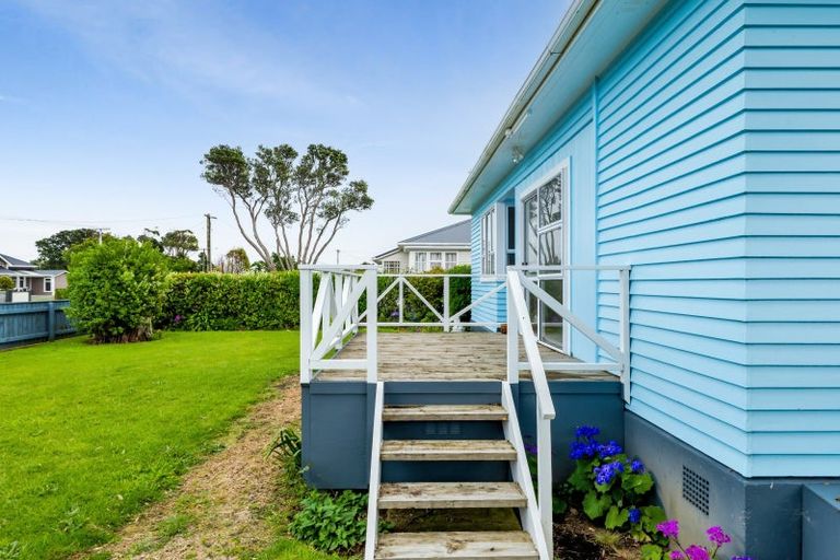 Photo of property in 47 Domett Street, Opunake, 4616