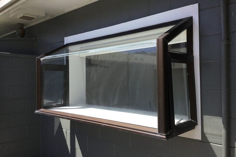 Photo of property in Lynbrae Court Flats, 19/4 Dr Taylor Terrace, Johnsonville, Wellington, 6037