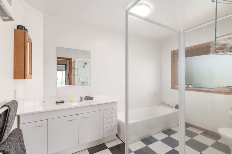 Photo of property in 12 Lucknow Place, Cashmere, Christchurch, 8022