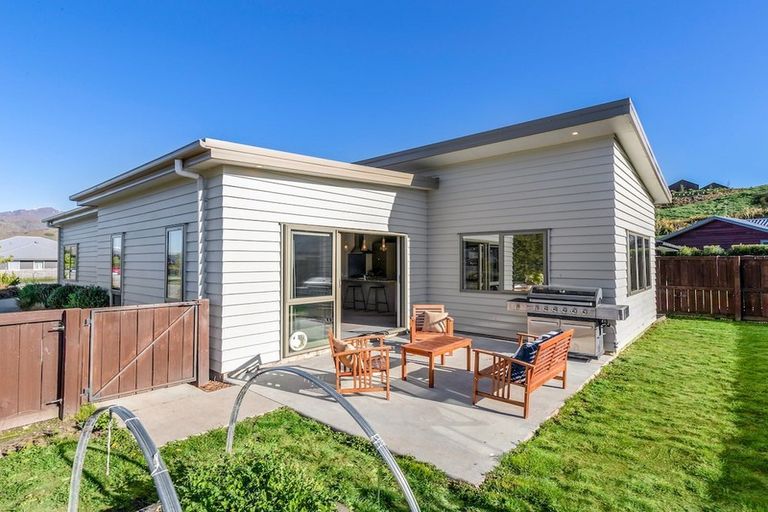 Photo of property in 2 Campden Court, Lower Shotover, Queenstown, 9304