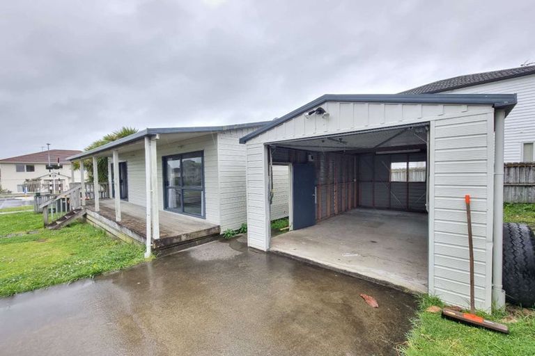 Photo of property in 420 Old Te Atatu Road, Te Atatu Peninsula, Auckland, 0610
