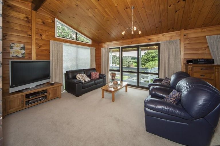 Photo of property in 10 Kitewao Street, Northcote, Auckland, 0627