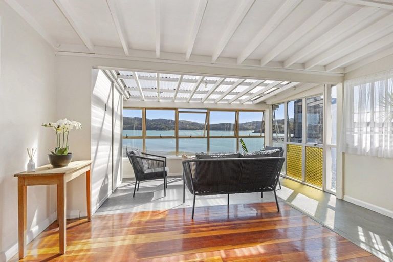 Photo of property in 77 Wallis Street, Raglan, 3225