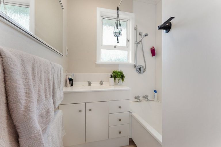 Photo of property in 5 Battersea Place, Roslyn, Palmerston North, 4414