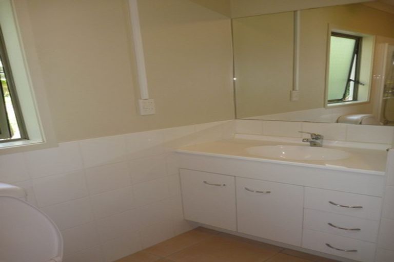 Photo of property in 16 Catrina Avenue, Birkenhead, Auckland, 0626