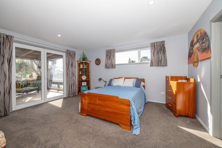 Photo of property in 28 Queen Street, Westport, 7825