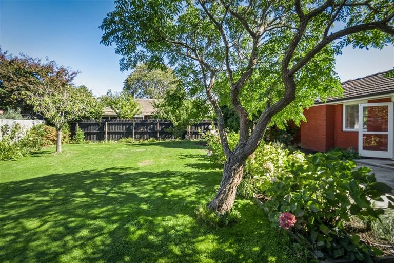 Photo of property in 2/104a Idris Road, Bryndwr, Christchurch, 8052