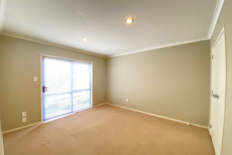 Photo of property in 14 Vicente Place, Oteha, Auckland, 0632