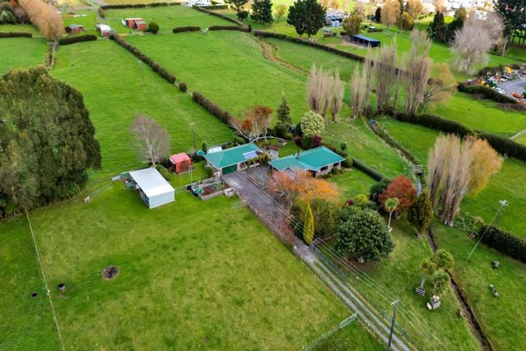 Photo of property in 44 Rawhitiroa Road, Eltham, 4322