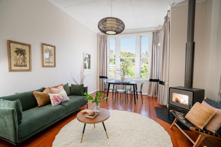 Photo of property in 58 Fairview Crescent, Kelburn, Wellington, 6012