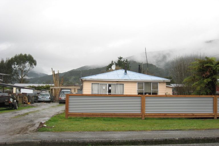Photo of property in 5 Manawatu Street, Dobson, Greymouth, 7805
