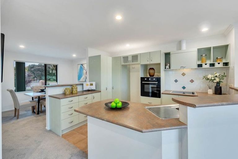 Photo of property in 16 Brittany Drive, Henderson, Auckland, 0612