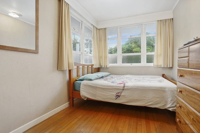 Photo of property in 37 Beaubank Road, Kelston, Auckland, 0602