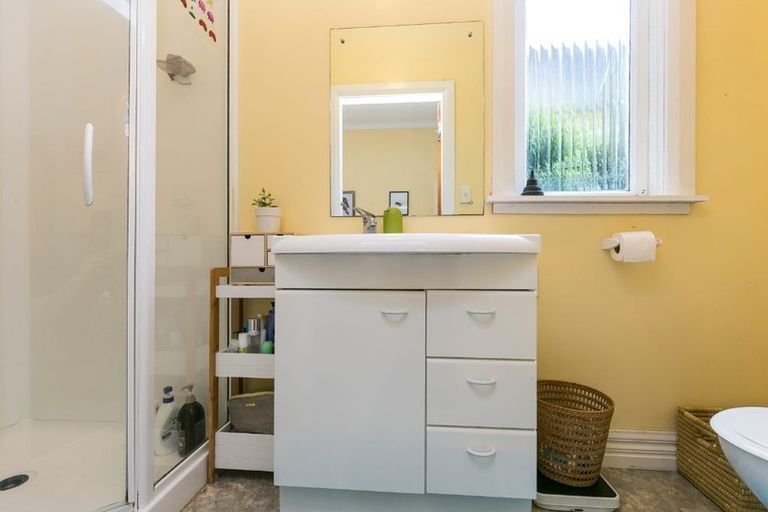 Photo of property in 30 Luxford Street, Berhampore, Wellington, 6023