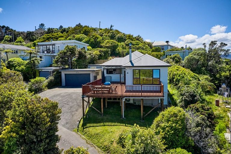 Photo of property in 16 Titiro Moana Road, Korokoro, Lower Hutt, 5012