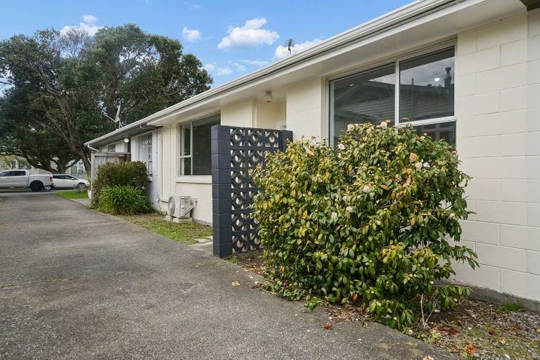 Photo of property in 2/4 Rodney Street, Waiwhetu, Lower Hutt, 5010
