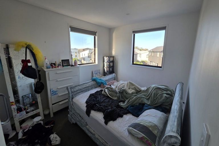 Photo of property in 15c Cessna Crescent, Mangere, Auckland, 2022
