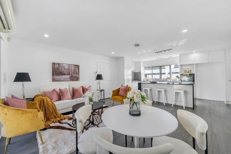 Photo of property in 2 Lockington Avenue, Henderson, Auckland, 0612