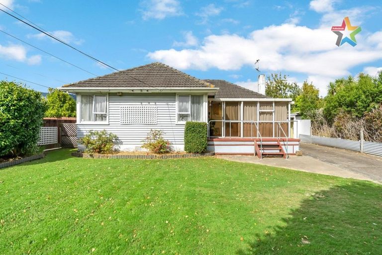 Photo of property in 5 Rawhiti Street, Stokes Valley, Lower Hutt, 5019