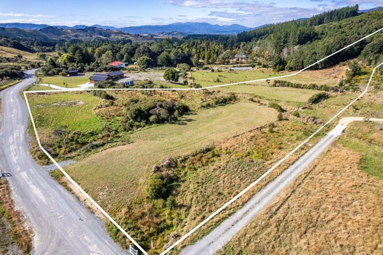 Photo of property in 485 Katherine Mansfield Drive, Blue Mountains, Upper Hutt, 5371