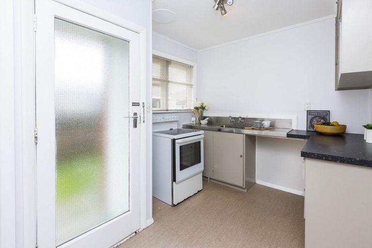 Photo of property in 2/29 Hillside Drive, Maoribank, Upper Hutt, 5018