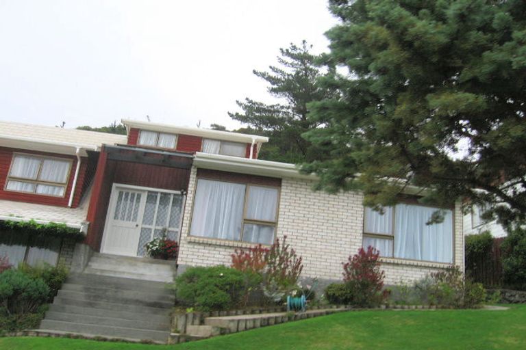 Photo of property in 34 Greyfriars Crescent, Tawa, Wellington, 5028