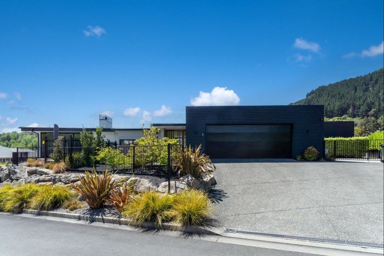 Photo of property in 1 Appletree Way, Stoke, Nelson, 7011