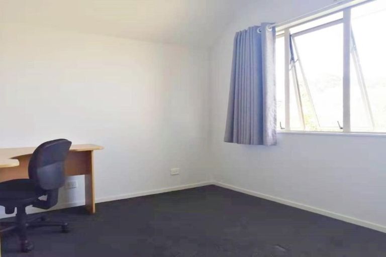 Photo of property in 1/111 Seaview Road, Glenfield, Auckland, 0629