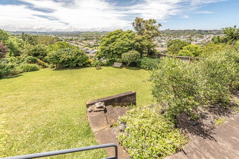 Photo of property in 10 Great North Road, Saint Johns Hill, Whanganui, 4500