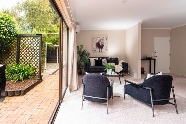 Photo of property in 2/136 Karori Road, Karori, Wellington, 6012