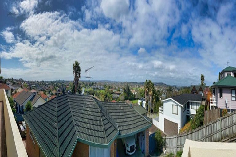 Photo of property in 1/17 Cambric Place, Botany Downs, Auckland, 2010