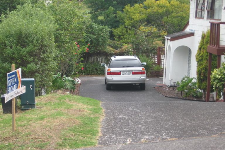Photo of property in 1/17 Lancelot Place, Glenfield, Auckland, 0629