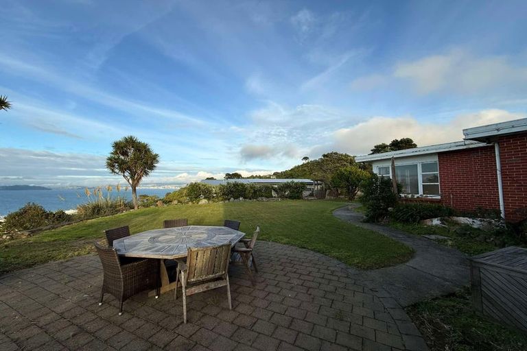 Photo of property in 17 Rakeiora Grove, Korokoro, Lower Hutt, 5012